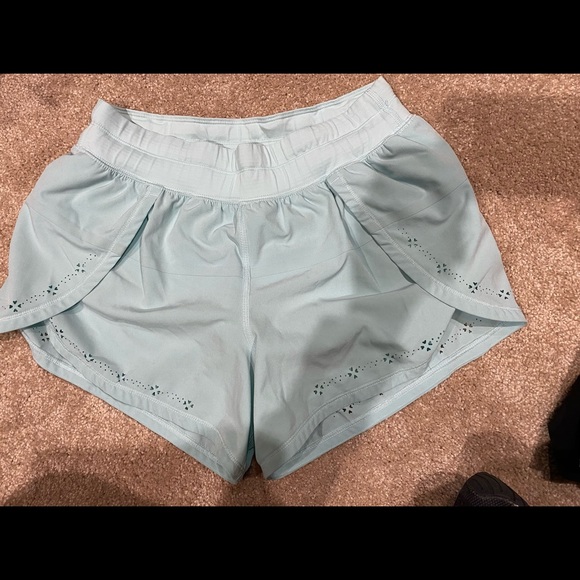 lululemon athletica Pants - Lululemon Breeze-By shorts Size 4 blue